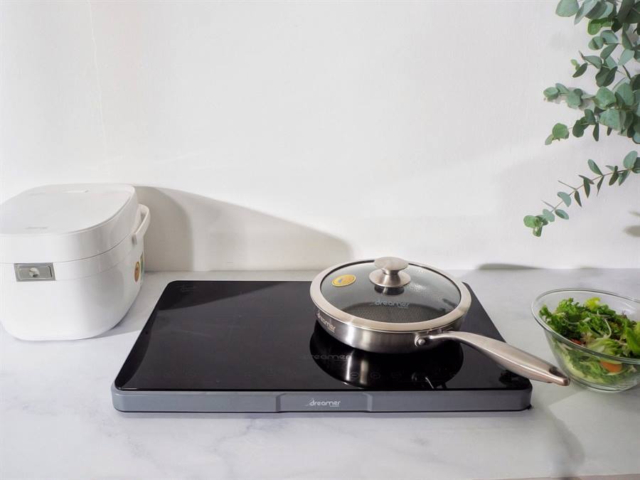 Bếp từ TOKA cùng nồi và phụ kiện nhà bếp